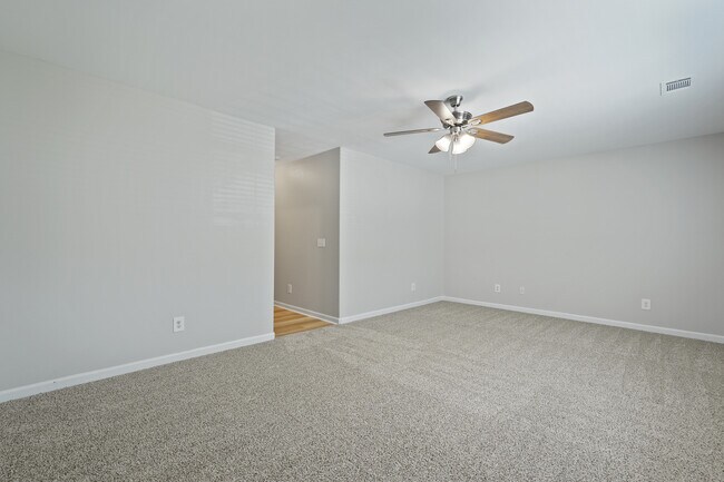 Building Photo - 10 Brown Thrasher Ct