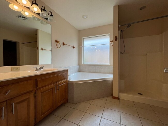 Building Photo - 4425 SW Parkway Dr