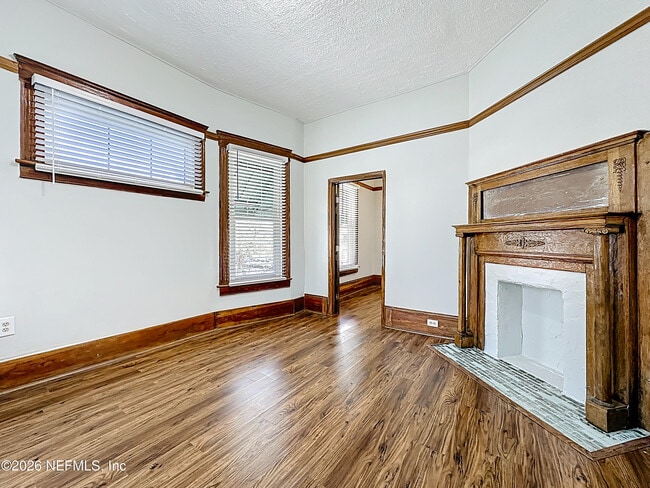 Building Photo - 138 E Duval St