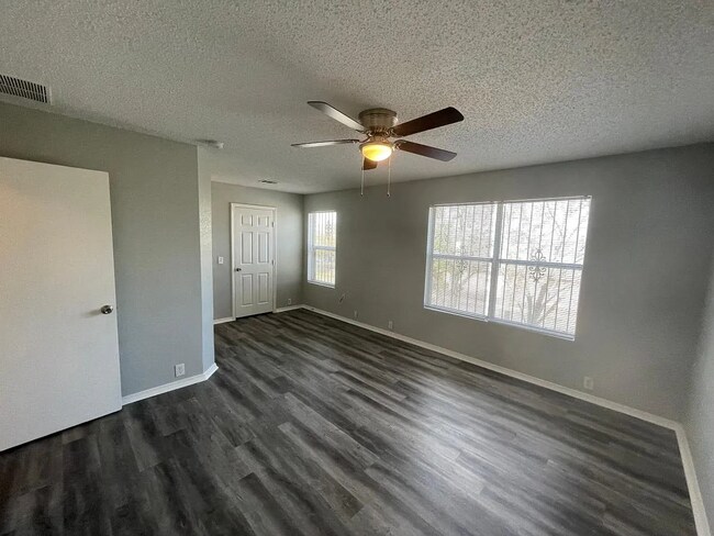 Building Photo - 3 BR/2.5BA | Newly Renovated Single Family Home | Fenced Backyard | In Dallas!