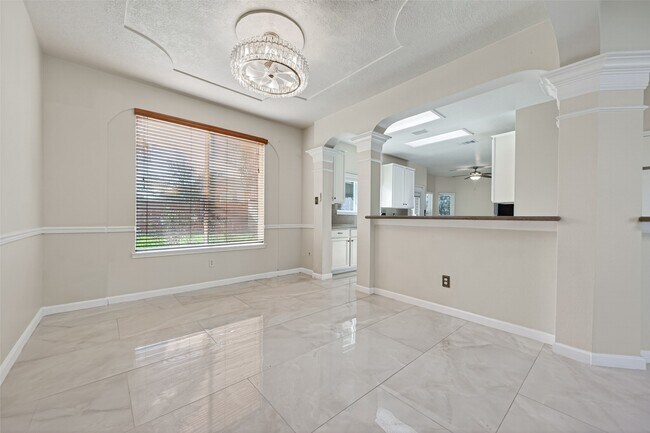 Building Photo - 6710 Creek Village Dr