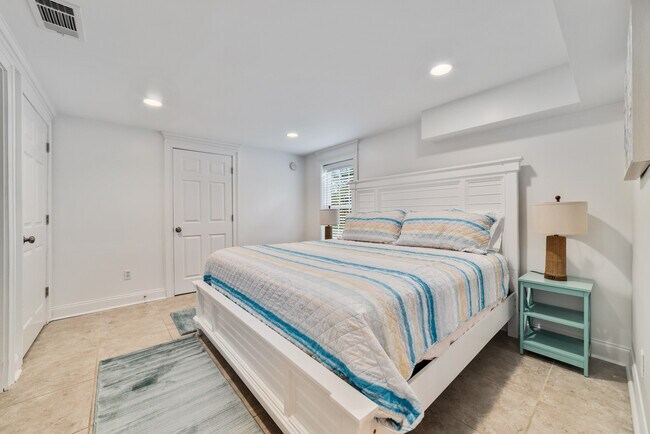 Building Photo - 2009 Wedgewood Cir