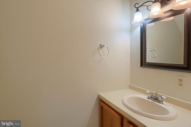 Building Photo - 802 Cambridge Ct