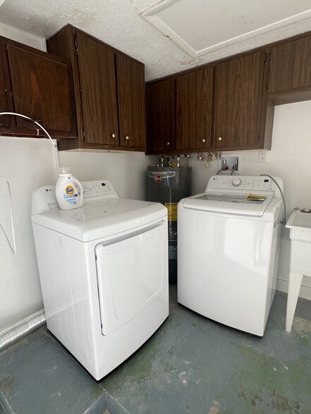 Washer & Dryer - 3420 Magnolia Way