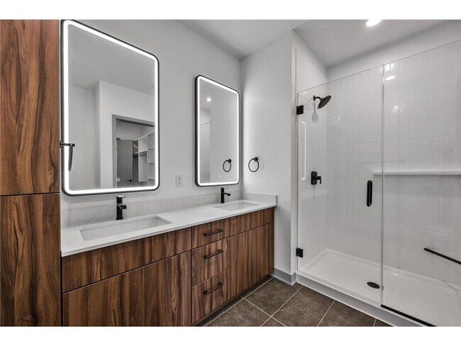 Building Photo - 640 Wisconsin Ave N