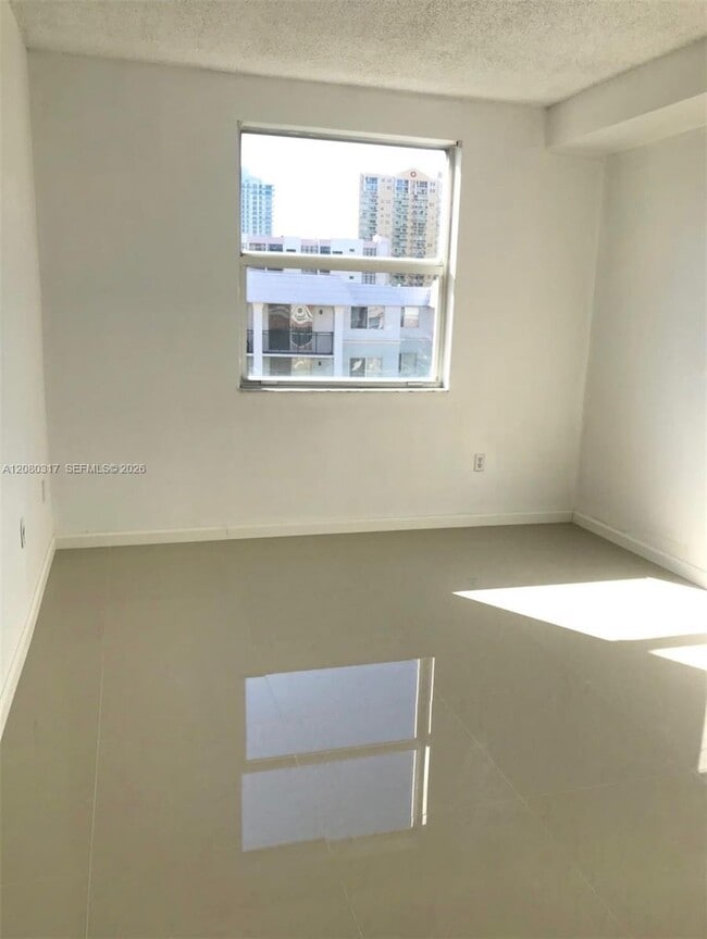 Building Photo - 17125 N Bay Rd