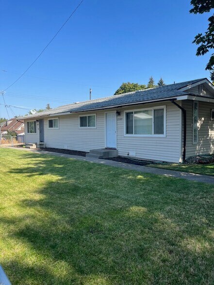Building Photo - 2305 E Hartson Ave