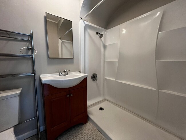 Building Photo - 408 W Howry Ave