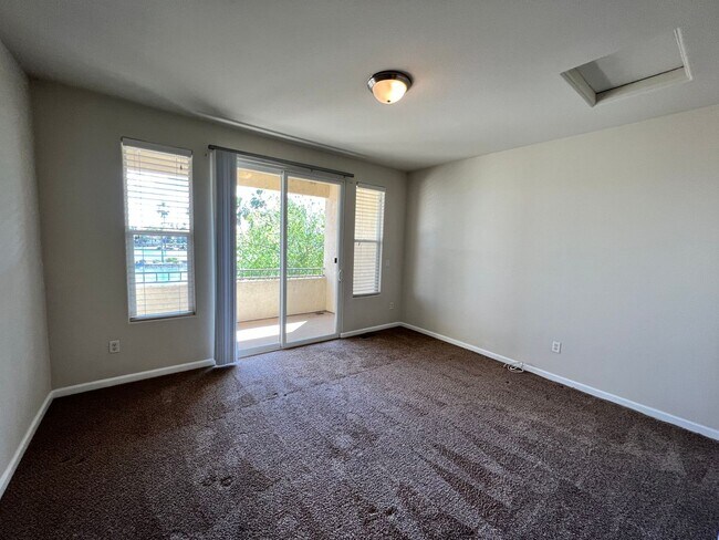 Building Photo - Beautiful 4 Bedroom Home in the Villas Gat...