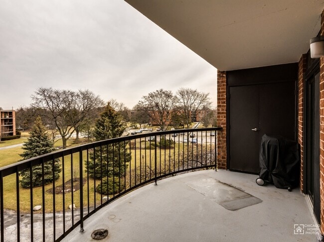 Building Photo - 1515 E Central Rd