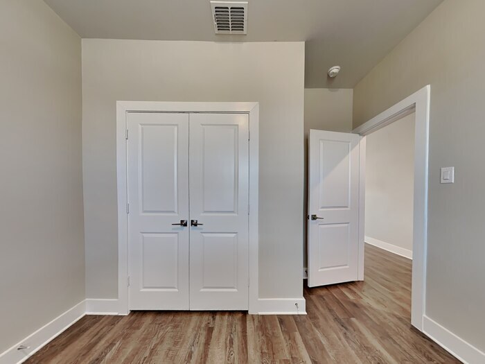 Building Photo - 1419 Marvin Gardens