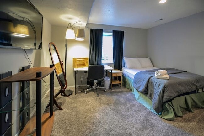 Building Photo - 3880 Graphite Ct