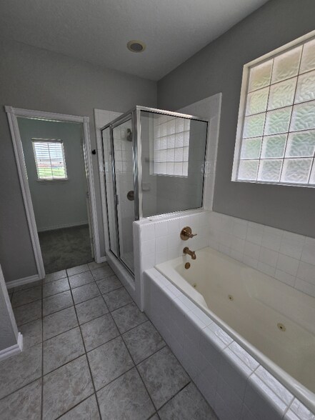 Building Photo - 12007 Ashford Dr