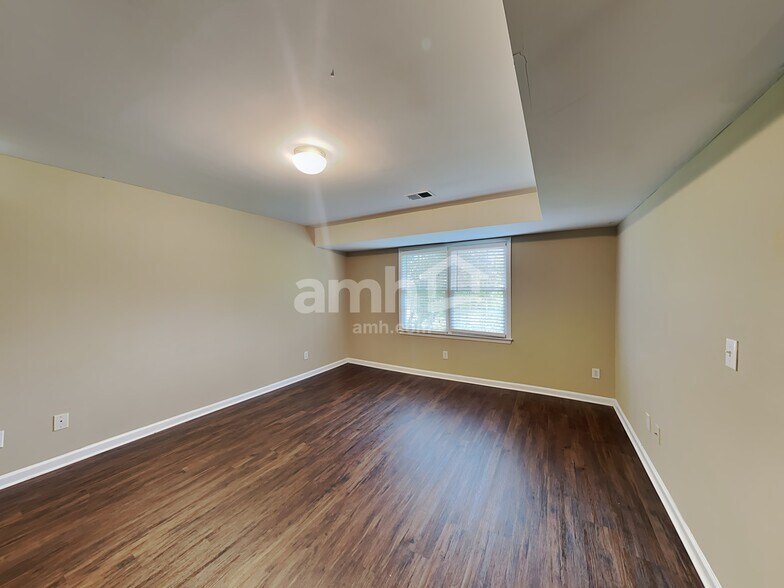 Building Photo - 20 Legend Creek Ct