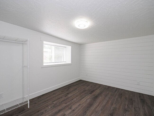 Building Photo - NEWLY REMODELED HISTORIC HOME IN DOWNTOWN PLEASANT GROVE!