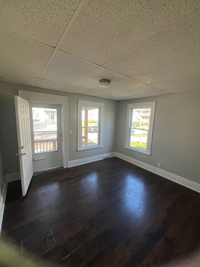 Building Photo - 142-144 Bowman St