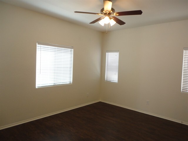 Building Photo - 4647 E Laurel Ave