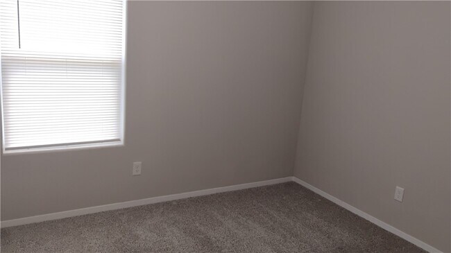 Building Photo - 1701 Forest Dr