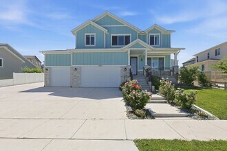 Building Photo - Large luxurious house with view of beautiful Utah Lake!