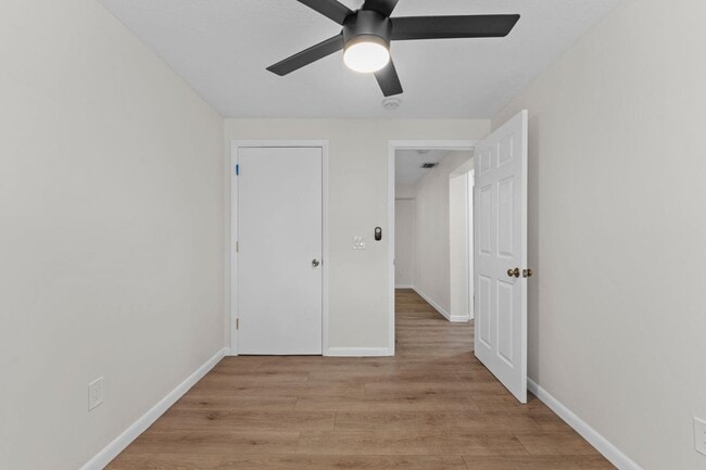 Building Photo - 3505 Iris St N