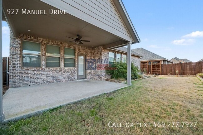 Building Photo - 927 Manuel Dr