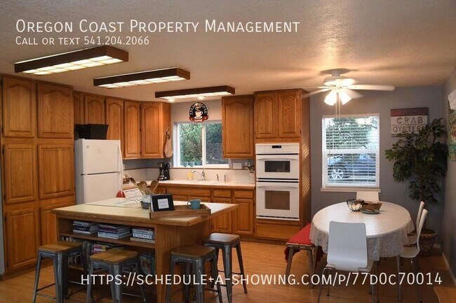 Building Photo - 2bed/2bath home on the river and close to ...