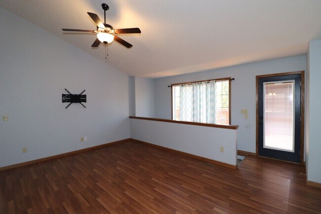 Building Photo - Country House for rent