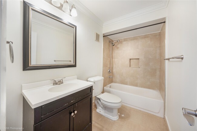 Building Photo - 320 Deer Creek Wildwood Ln E