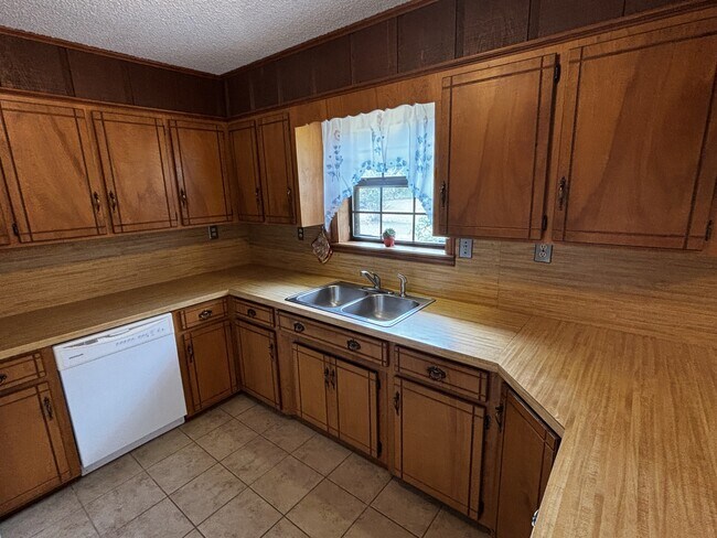 Building Photo - 6 Treva Ln