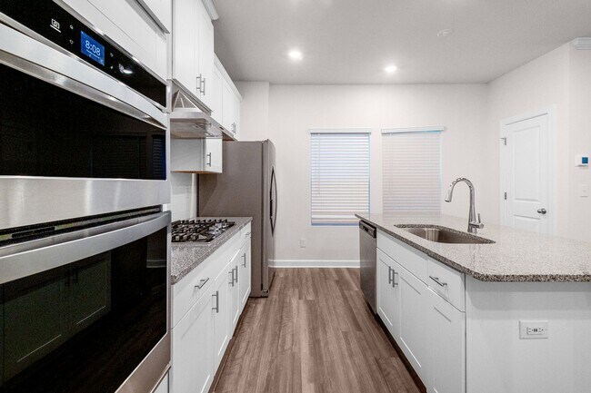 Building Photo - Beautiful and Spacious Home in the Heart o...