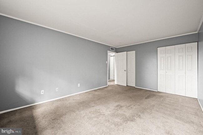 Building Photo - 830 Putnam Blvd