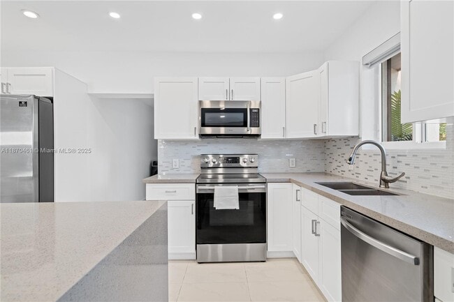 Building Photo - 1440 NE 149th St