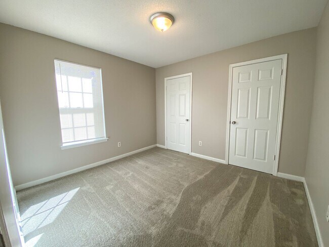 Building Photo - 3 bed, 2 bath home with wonderful curb appeal near N. Germantown Parkway.