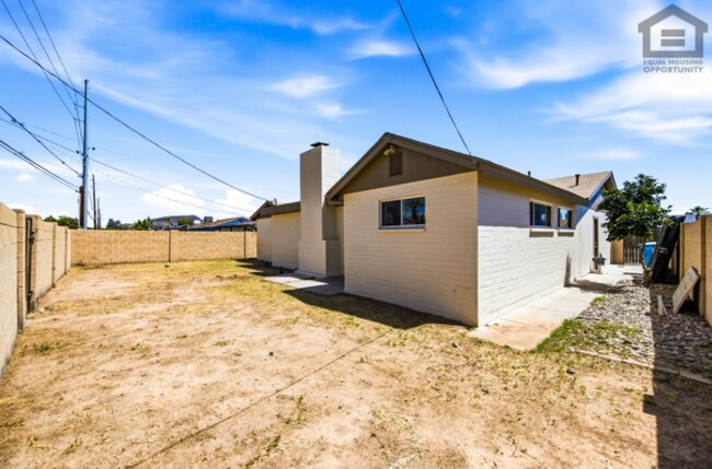 Building Photo - 4Bed/2Bath House at 35th Ave/Cactus! Ready for Immediate Move-In! -- NO HOA! FULLY REMODELED!