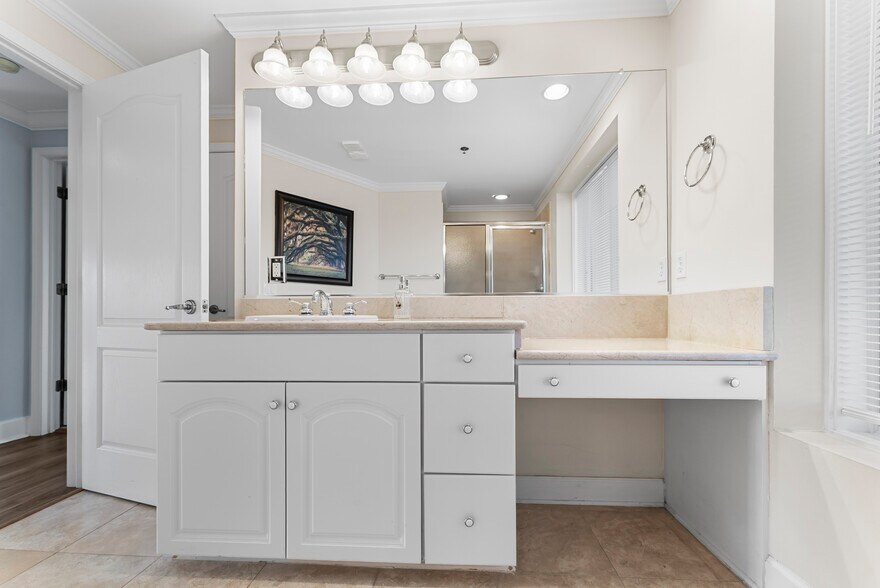 Building Photo - 700 Wilmington Island Rd