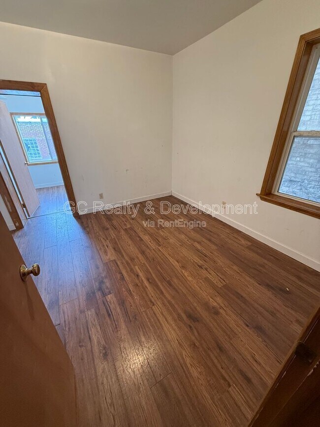 Building Photo - 6124 S Whipple St