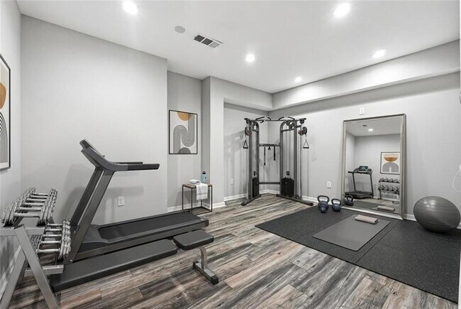 Building Photo - 156 Round Pond Dr