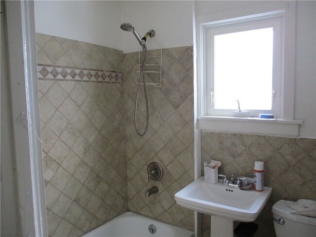 Building Photo - 15 Rowley Ave