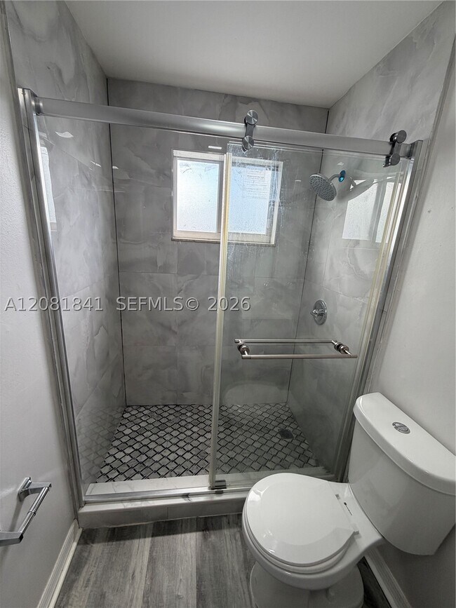 Building Photo - 9371 Fontainebleau Blvd
