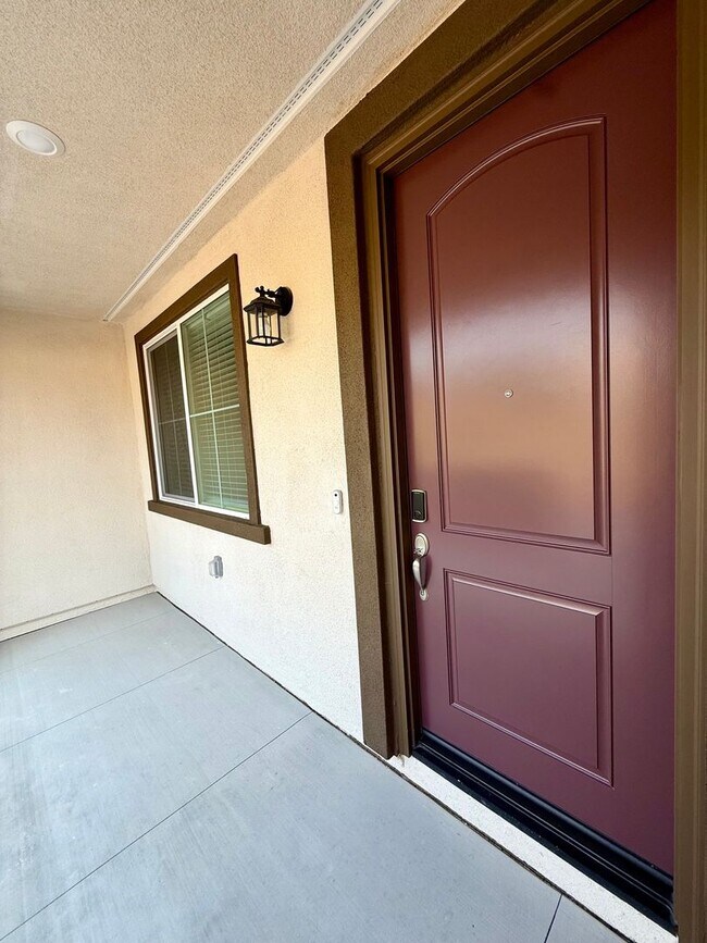 Building Photo - Brand new Townhome! Never Been lived in!  4 Br 4 Ba 2 car garage!