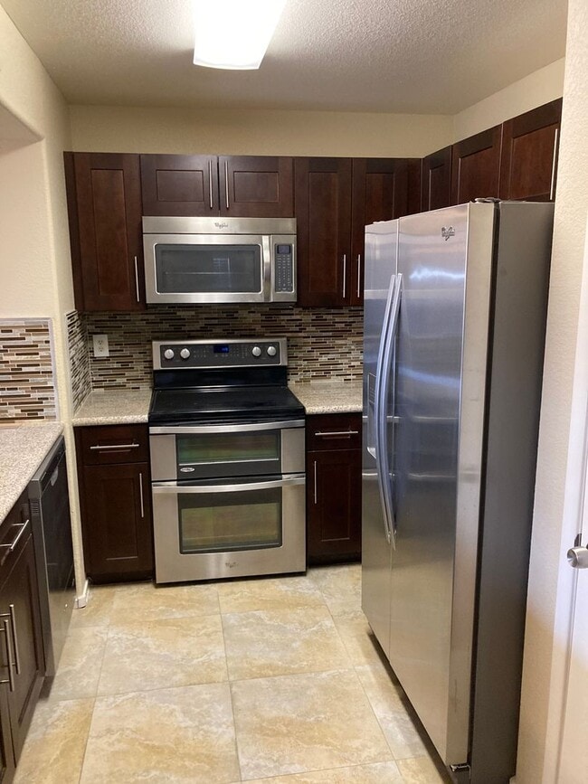 Building Photo - Gated community just minutes south of the strip, 2br/2bath, 2nd floor condo.