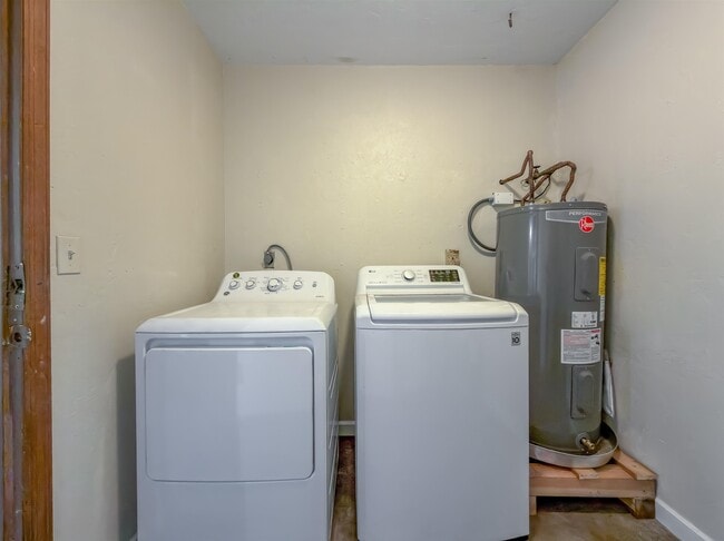 Building Photo - 3022 Homewood Pl