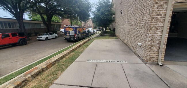 Building Photo - Energy Efficient Urban Townhome w/ Open Floorplan, Gourmet Kitchen, Rooftop Patio, & Exall Park N...