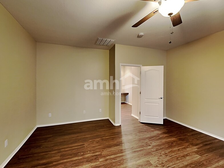 Building Photo - 3860 E Flower St