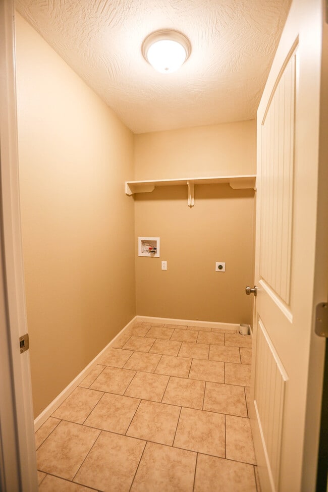 Building Photo - *--Walking Distance to MSU 4 bed 2.5 bath ...