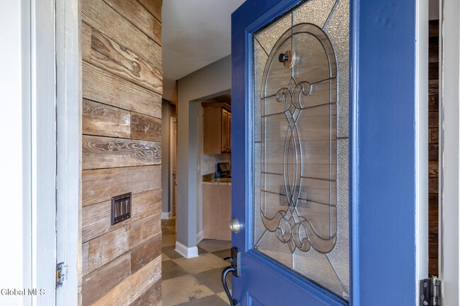 Building Photo - 949 Hudson Ave