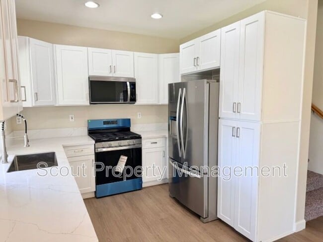 Building Photo - 43174 Teramo St