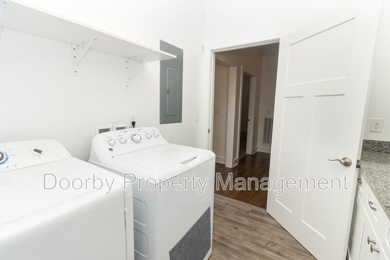 Building Photo - 2012 E 12th St