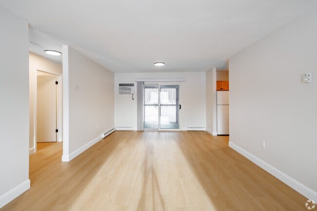 Building Photo - 2 Meadowbrook Cir