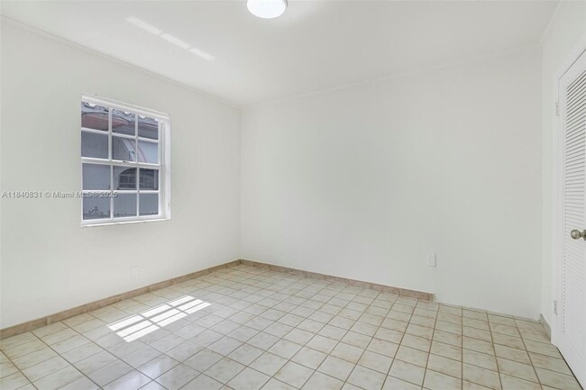 Building Photo - 2360 SW 11th Terrace